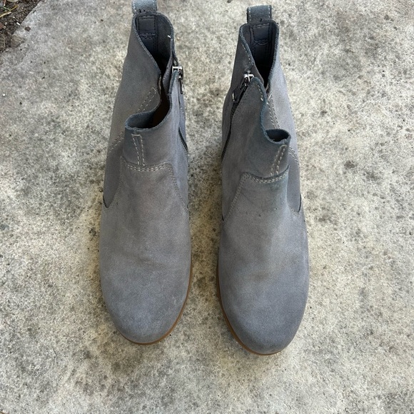 Sorel Grey Suede Evie ll Chelsea Boot, size 9.5 - Picture 2 of 9